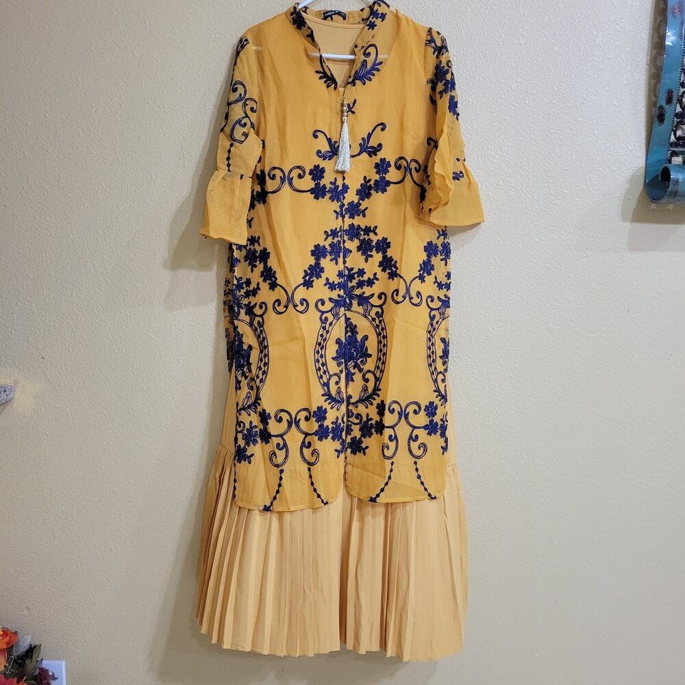 Long Dress With Embroidered Overall Sz Medium